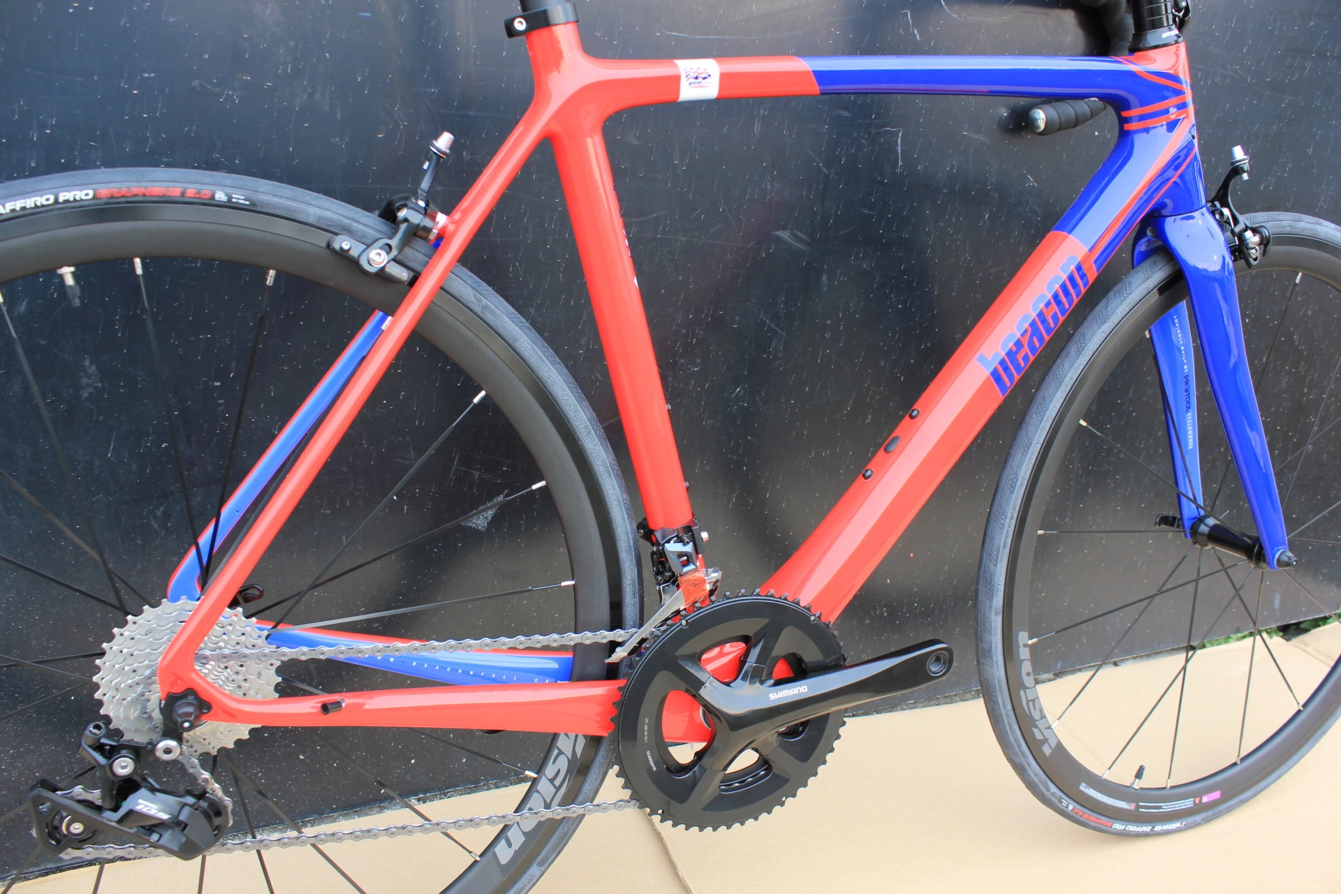 DEDACCIAI Vélo BEACON Carbone BF 100 Rouge/bleu 4 DEDACCIAI Vélo BEACON Carbone BF 100 Rouge/bleu – Image 3