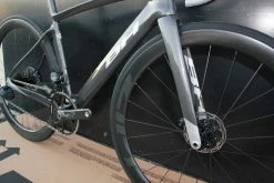 Vélo BH G8 DISC « Limited Edition » SRAM Force AXS 12V Gris -VTT Soldes Boutique BH G8 gris force 12V 3