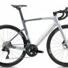 Vélo BH RS1 3.5 Carbone Shimano 105 Di2 12V 2023 Gris Métal -VTT Soldes Boutique BH RS1 3.5 2023 gris blanc