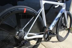 BH Vélo MASSI ARROW Race Carbone Shimano Dura-Ace Di2 12V Blanc -VTT Soldes Boutique massi arrow blanc 4 scaled 1