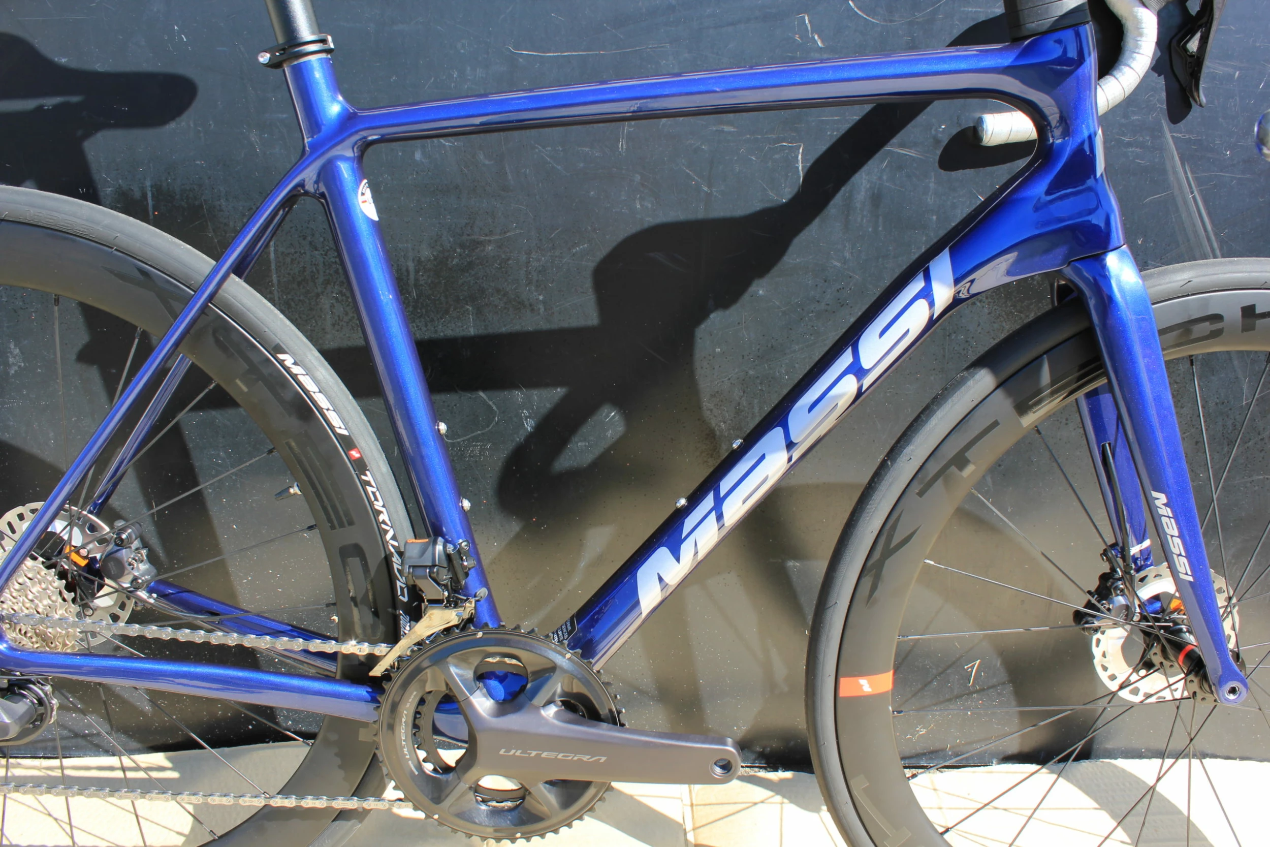 BH Vélo MASSI TEAM Race Carbone Shimano 105 Di2 12V Bleu 4 BH Vélo MASSI TEAM Race Carbone Shimano 105 Di2 12V Bleu – Image 2