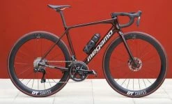 Time Vélo MEGAMO RAISE 03 Carbone Shimano Ultégra 8150 Di2 Powermeter 12V 2023 Alpha Red