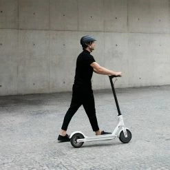 Closca Helmet Noir -VTT Soldes Boutique mesa de trabajo 2 1 1000x1000 1